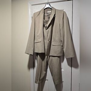 Evan Picone Beige Suit Set Size 18 Both Pieces